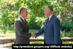 Președintele Igor Dodon (d) și liderul de la Tiraspol Vadim Krasnoselski (s), 28 iulie, 2020