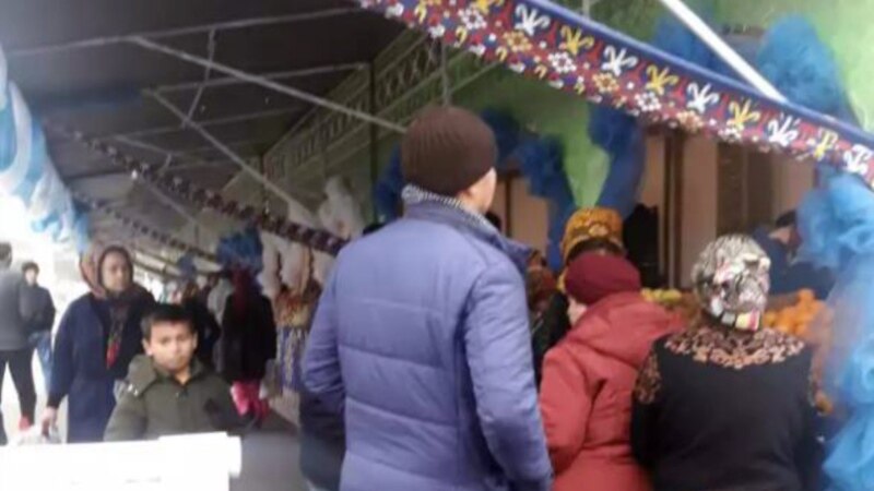 Türkmenistan: welaýatlylar azyk ýetmezçiliginden nägile, aşgabatlylar azygyň öýlerine getirilmegine garaşly bolýarlar