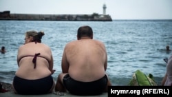 Перший місяць літа в Криму не всім курортникам припав до душі