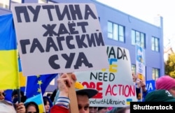 Під час акції протесту проти російського вторгнення до України. Торонто, Канада, 6 березня 2022 року