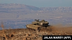 یک زرهپوش اسرائیلی در نزدیکی مرز با سوریه در بلندی‌های جولان 