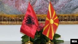 Македонско и албанско знаме