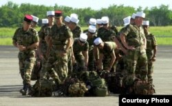 Военнослужащие Иностранного легиона в тропической выходной форме