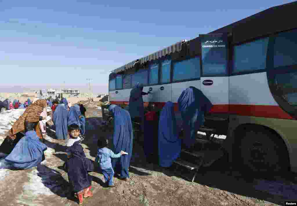 Afganistan - Mobilna klinika u Kabulu, 2. januar 2013. Foto: REUTERS / Mohammad Ismail 