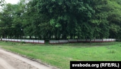 Могілкі ў Моладава з новай агароджай