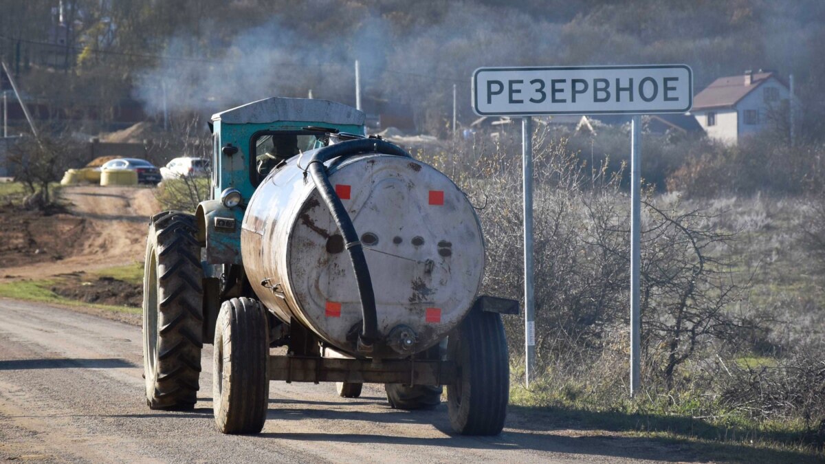 Резервное под Севастополем: подвоз воды и Сухая речка (фотогалерея)