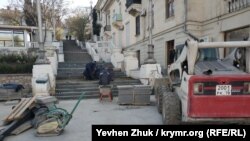 На Таврическую лестницу вернули старые ступени из диабаза