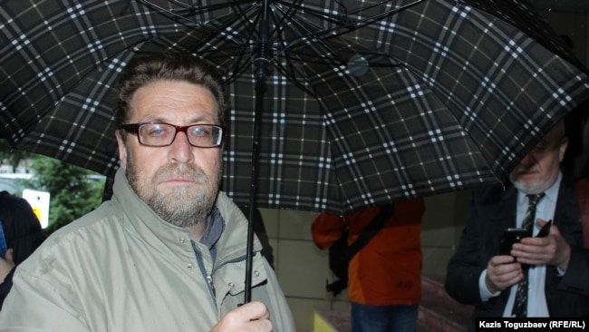 Правозащитник и журналист Андрей Свиридов после оглашения решения о прекращении выпуска Ratel.kz. Алматы, 28 мая 2018 года.