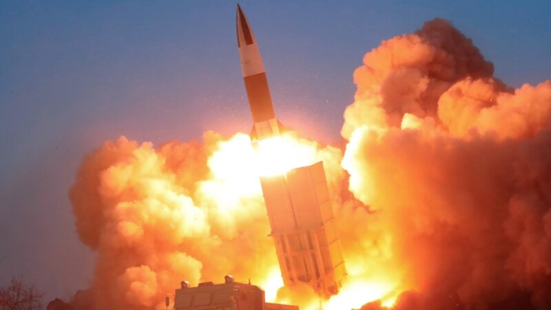 Koreja e Veriut raportohet se ka lansuar dy raketa balistike