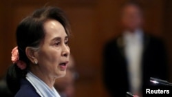 Аун Сан Су Чи говори пред Международния съд в Хага през декември 2019 г.