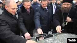 Менее года тому назад была с помпой проведена церемония закладки первого камня в строительство Балтийской АЭС 