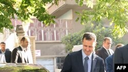 Presidenti Assad duke u larguar pas faljes së Bajramit në kryeqytetin Damask