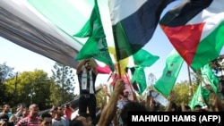 با انتشار خبر امضای توافق آشتی ملی، هزاران فلسطینی در کرانه باختری رود اردن و بویژه در باریکه غزه به شادی پرداختند 