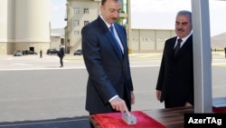 İlham Əliyev Naxçıvan sement zavodunun açılışında.