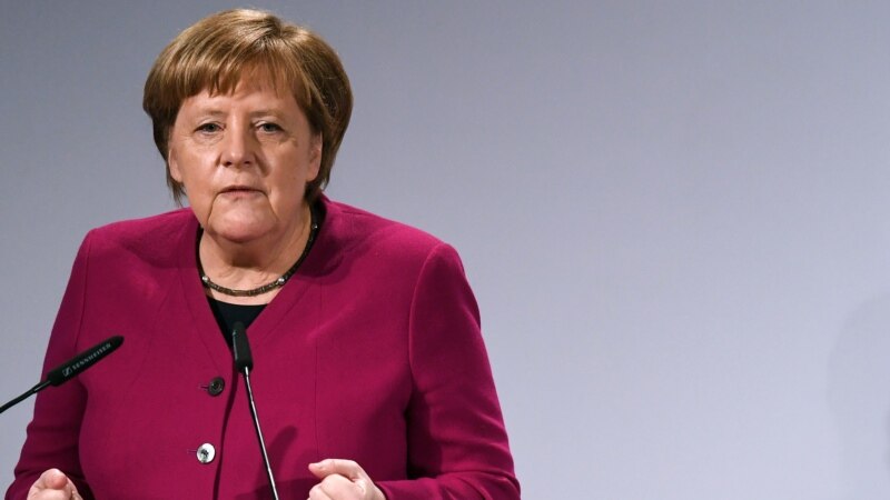 Merkel dhe Papa bisedojnë për situatën e pandemisë në botë