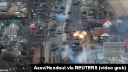 Знищення російських танків у Броварах поблизу Києва. Кадр із недатованого відео, отриманого Reuters 10 березня 2022 року2022