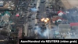 Российская бронетехника уничтожается на окраине Броваров, Украина, 10 марта 2022 года