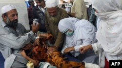 Около 70 человек погибли в результате землетрясения в Южной Азии (фотогалерея)