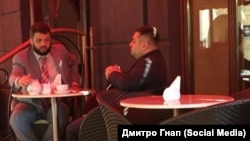 Народний депутат Олександр Грановський п’є чай з прокурором Cергієм Лисенком