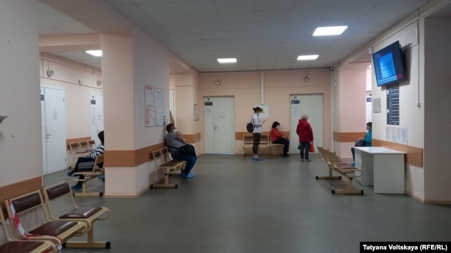 В Петербурге в очереди на вакцинацию в одном из пунктов – два человека