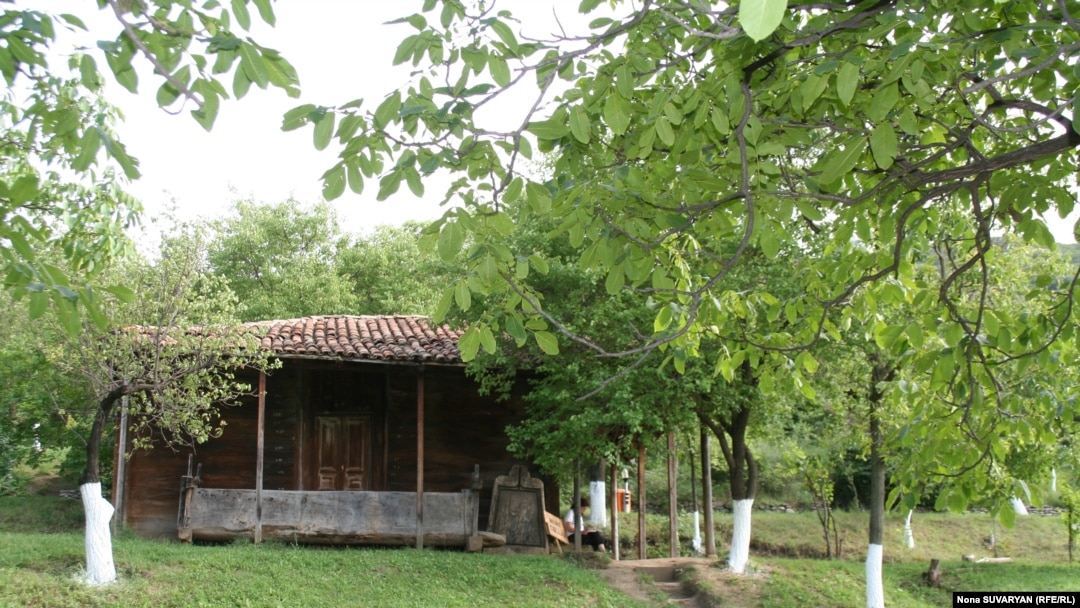 Гурия, Картли, Самергело, Сванетия, Аджария, Рача, Абхазия… Большинство регионов Западной и Восточной Грузии в Этнографическом музее представлены не только небольшими жилыми постройками, но порой и огромными домами, как правило, XVIII и начала XIX веков