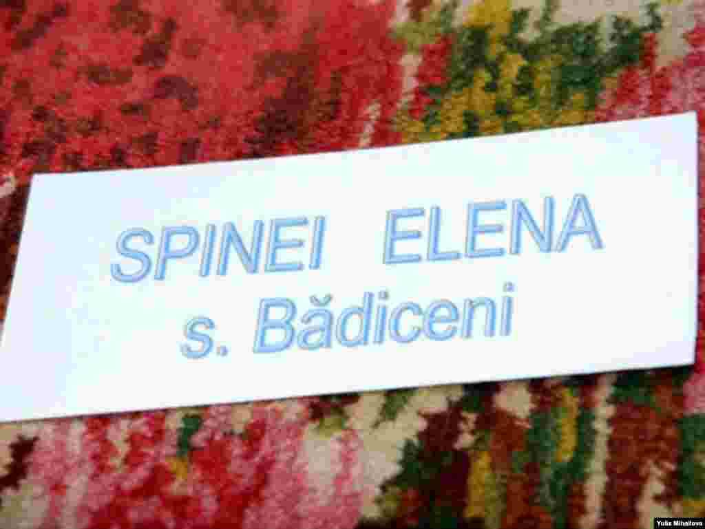 Moldova -- Badiceni - covor moldovenesc facute de Elena Spinei, Feb2009