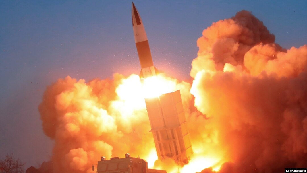 Jedna od raketa Severne Koreje koja je ispaljena u martu 2020. 