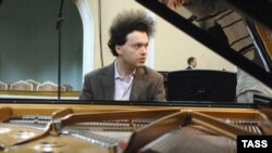 Евгений Кисин: "Прокофьевские концерты – это очень сложно".