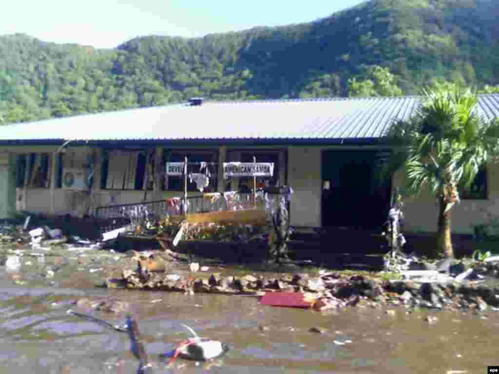 30 shtator '09 - Një cunam i fuqishëm ka goditur ujdhesat Samoa dhe Samoa Amerikane në Paqësorin Jugor. Cunami pasoi tërmetin nënujor me fuqi prej 8.0 ballë të Rihterit. 