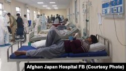 ارشیف، د کابل افغان-جاپان روغتون کې د درملنې لاندې په کرونا ویروس یو شمېر اخته ناروغان