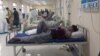 آرشیف- افراد مبتلا به ویروس کرونا در شفاخانه افغان-جاپان در شهر کابل