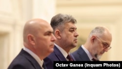 Liderii coaliției de la guvernare, Ilie Bolojan (PNL), Marcel Ciolacu (PSD, premier) și Kelemen Hunor ( UDMR) ar trebui să ia măsuri dure pentru a evita ca România să fie retrogradată de agențiile de raiting. Măsuri ce trebuie să se reflecte în bugetul pe 2025.