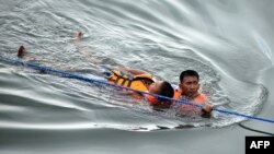 Полицейский спасает тонущего человека в Магиле