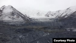 Ледник Давыдов на месторождении Кумтор. 