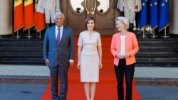 De la stânga la dreapta: Președintele Consiliului European, Antonio Costa, președinta R. Moldova, Maia Sandu, și președinta Comisiei Europene, Ursula von der Leyen, la primul summit Moldova-UE de la Chișinău, 4 iulie 2025.