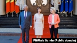 De la stânga la dreapta: Președintele Consiliului European, Antonio Costa, președinta R. Moldova, Maia Sandu, și președinta Comisiei Europene, Ursula von der Leyen, la primul summit Moldova-UE de la Chișinău, 4 iulie 2025.
