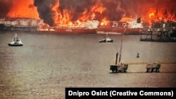 Пожежа в порту Усть-Луга в Ленінградській області Росії після українського удару дронами, 25 березня 2026 року