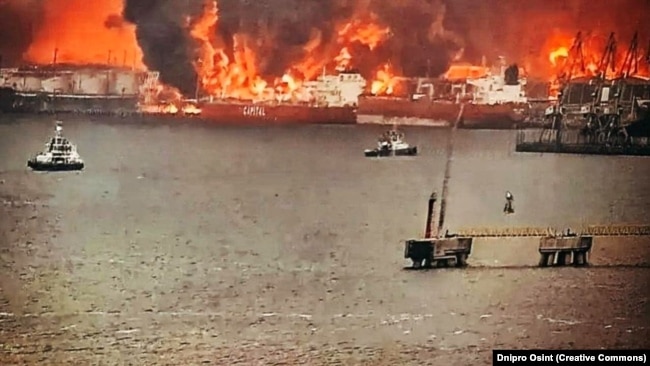 Пожежа в порту Усть-Луга в Ленінградській області Росії після українського удару дронами, 25 березня 2026 року