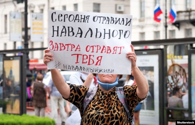 Під час пікету в російському Петербурзі після отруєння російського опозиціонера Олексія Навального. Петербург, 22 серпня 2020 року
