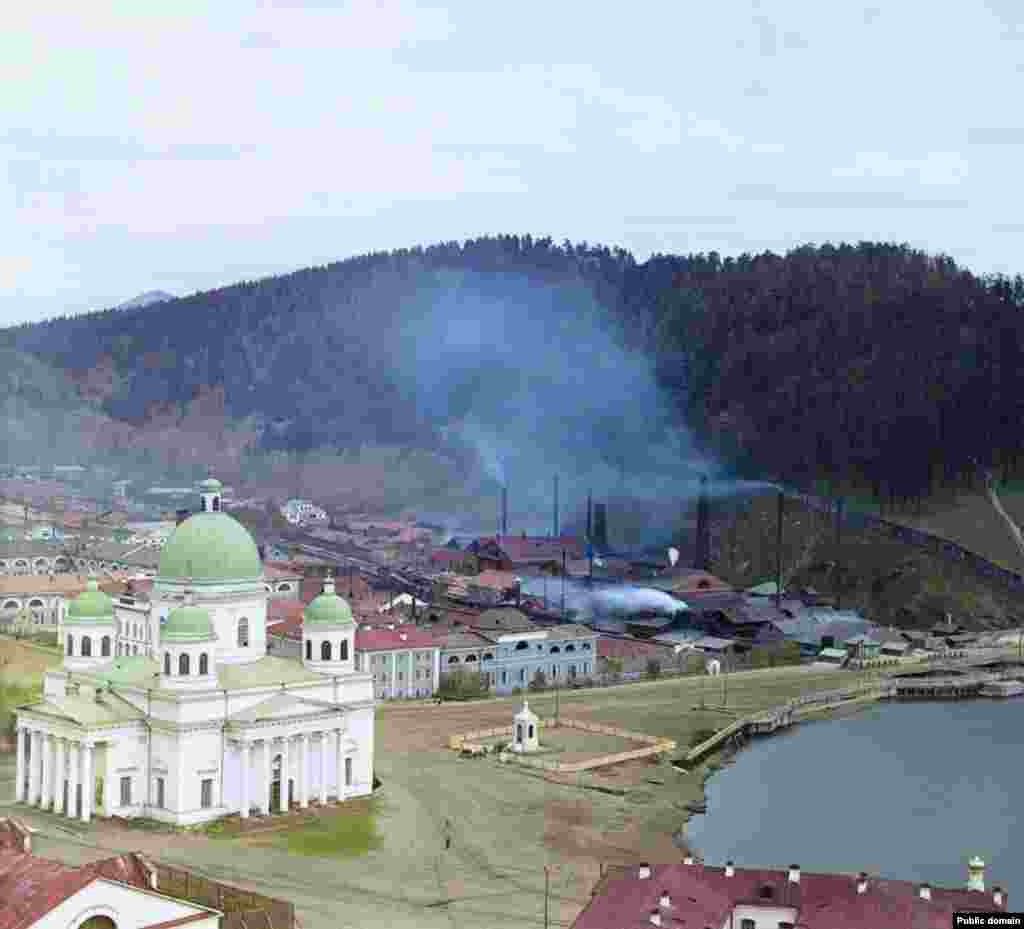 It is apparent from this Prokhudin-Gorskii photograph that industry was beginning to take hold in the town by the start of the 20th century. 