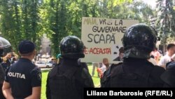 Protestul Blocului ACUM întrerupt de o contramanifestaţie. 23 mai 2019