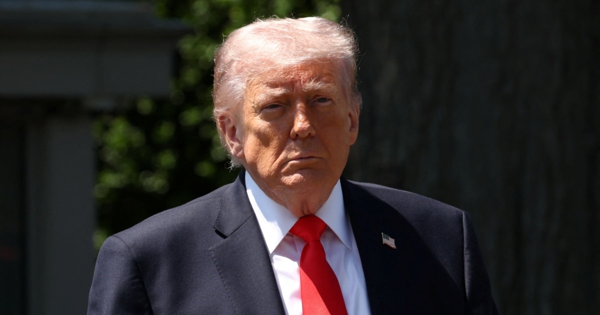 Trump  Irani do të  fshihet nga faqja e dheut  nëse godet anijet amerikane në Hormuz