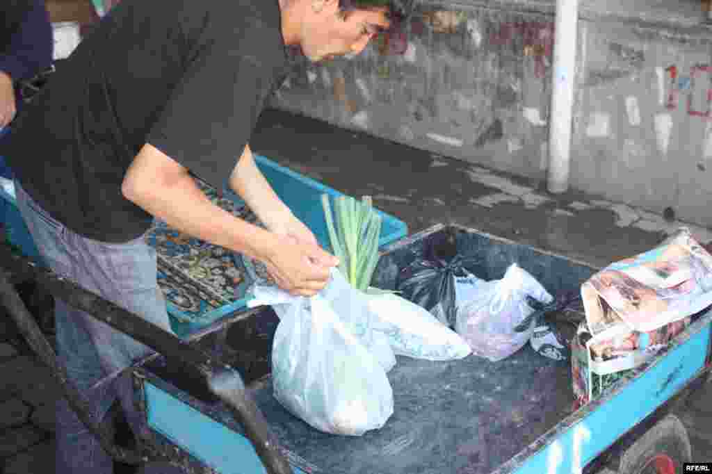 Дар орзуи арзонӣ #61