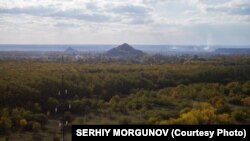 Вид на поселки у линии соприкосновения на Донбассе