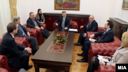  Средба на претседателот на Ѓорге Иванов со членовите на неформалната група во ЕП „Пријатели на Македонија“ 