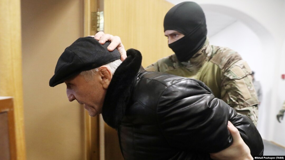 Дагестан -- Дешаран министр хилла волу Шахов Шахабас ву Москох Басманан кхеле вуьгуш. Чилл. 6, 2018