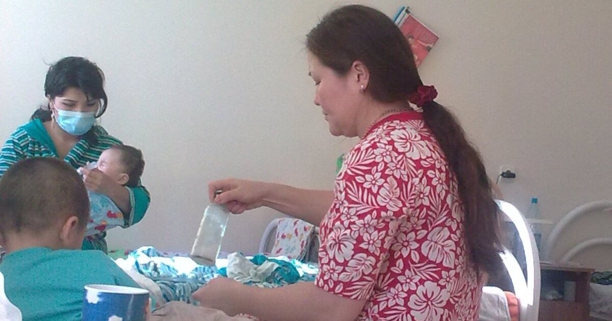 Жуынып жатқан аналар Жуынып жатқан аналар