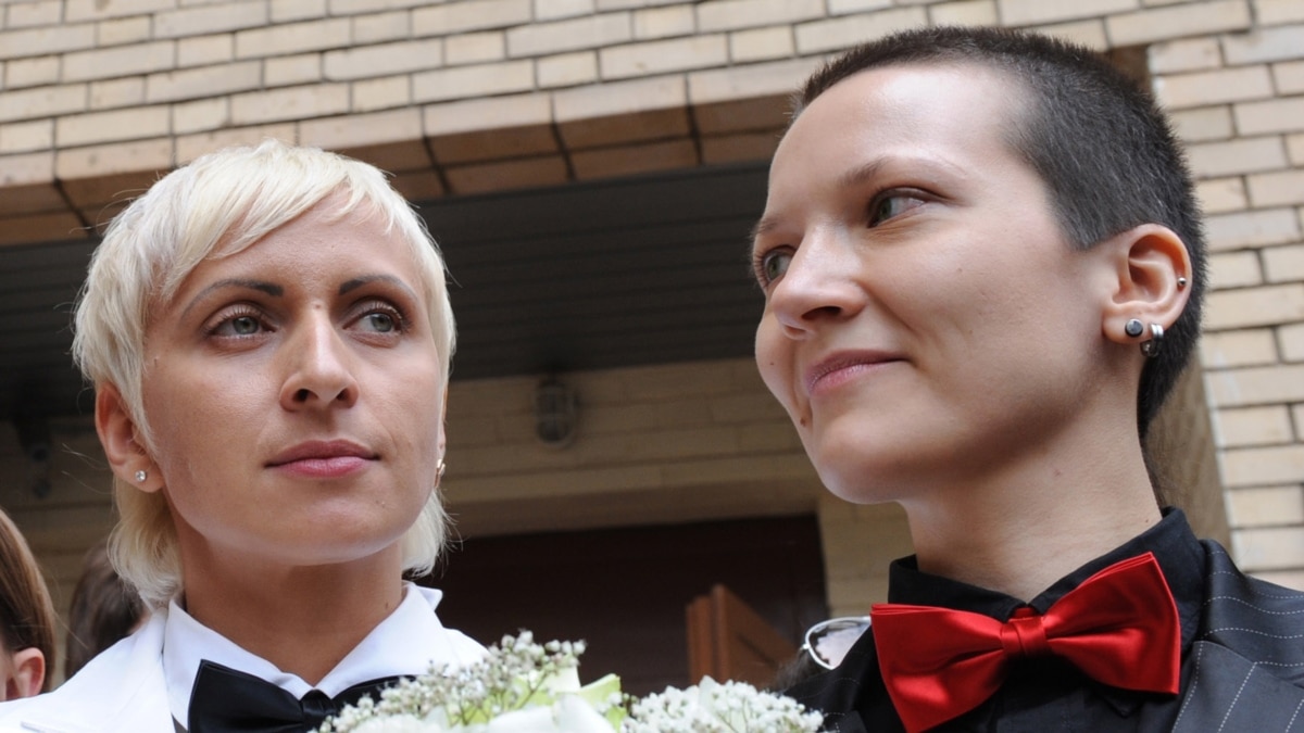 Kissing Lesbian Russians – Telegraph