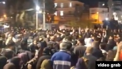 Protestatarii din orașul Abdanan, provincia Ilam, au ieșit în stradă marți, 6 ianuarie 2025, pentru a protesta împotriva dificultăților economice.