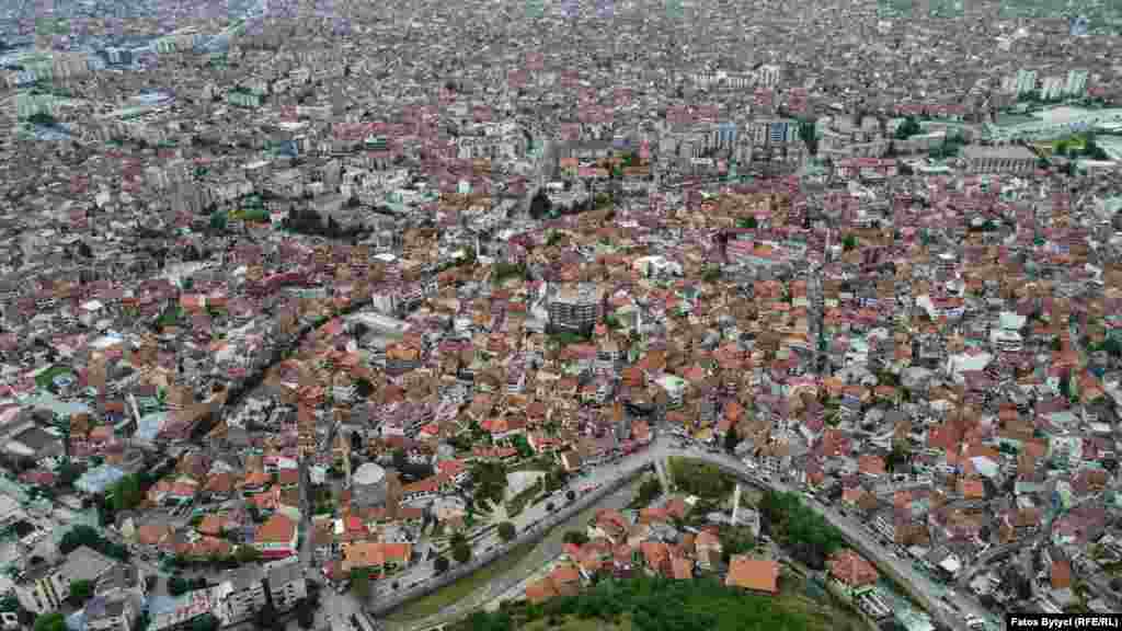 Pamje e përgjithshme e qytetit të Prizrenit. Ky është qyteti i dytë më i madh në Kosovë, pas Prishtinës.&nbsp;